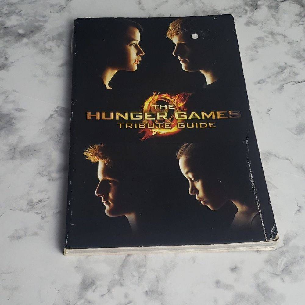 The Hunger Games Tribute Guide Book‎